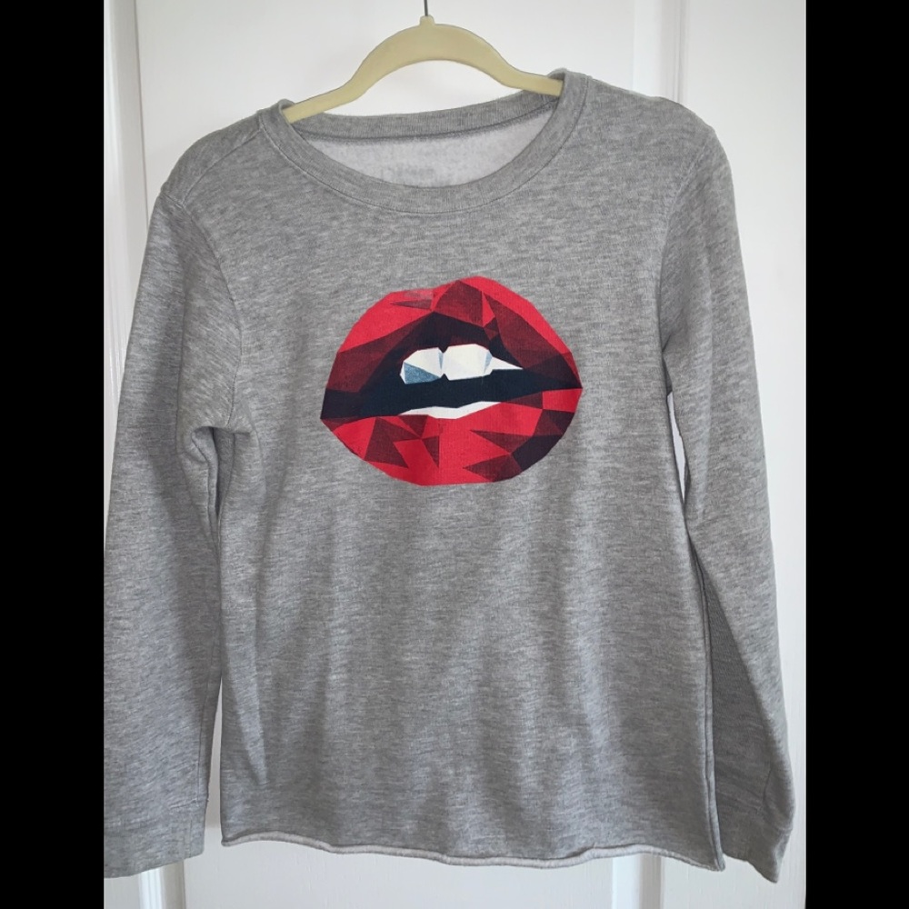 Grey Lips 👄 Sweatshirt Size M